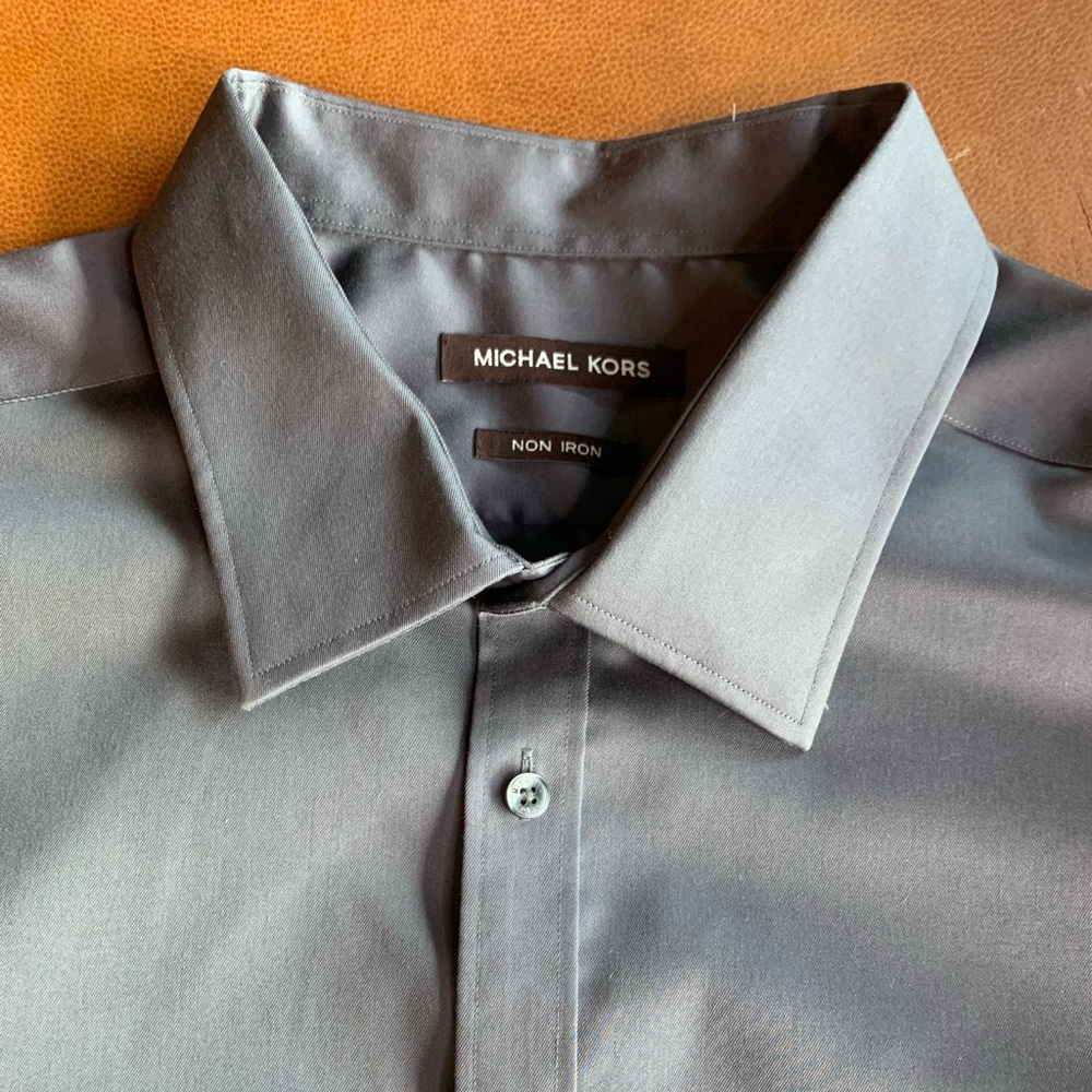 Elegant Michael Kors grey dress shirt. Extra fine
